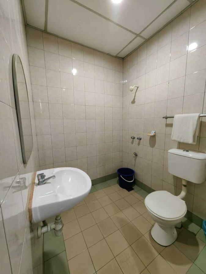 Century Hotel Inanam Kota Kinabalu Exteriör bild